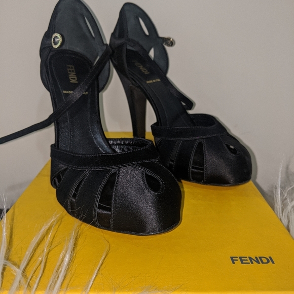 Fendi Black Heels size 35.5 (US Size 5.5) - Picture 2 of 10